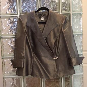 ALEX Evenings women’s hunter green top